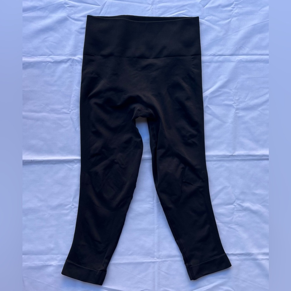 Lululemon. Seamless Leggings. Size 10. Black.